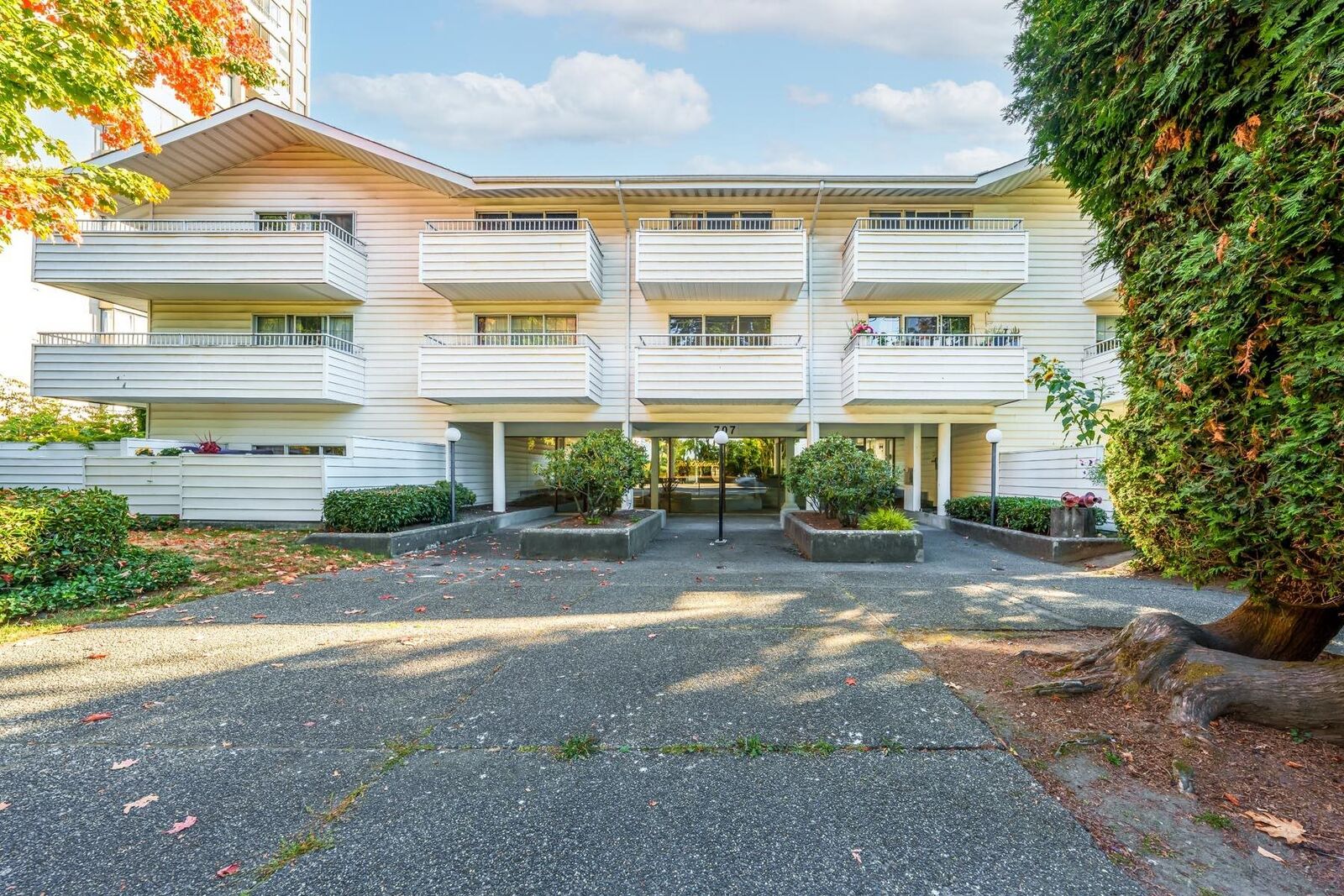 Property Photo: 707 Eighth Street 313 BC V3M 3S6