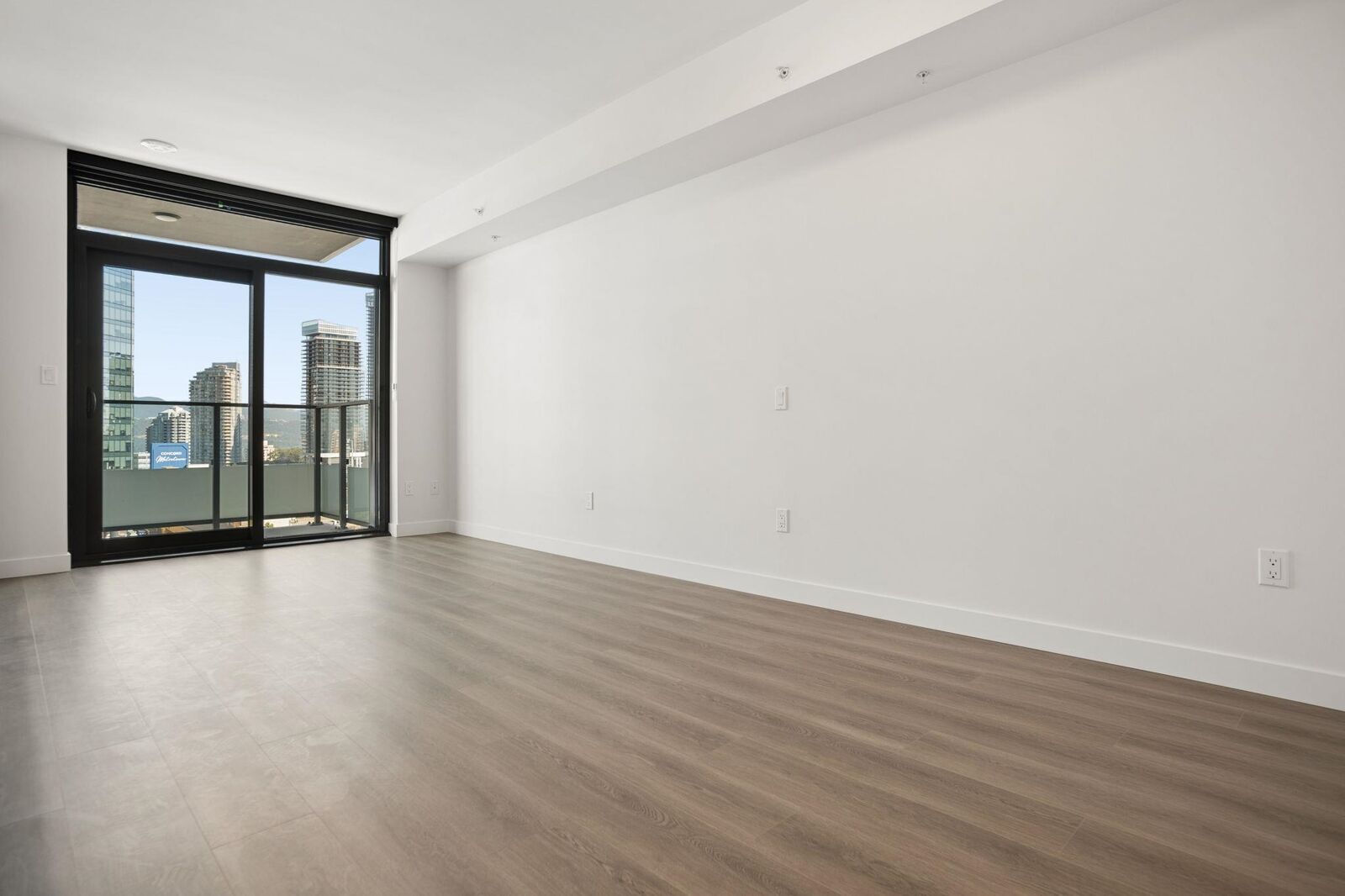 Property Photo:  6608 Sussex Avenue 1206  BC V5H 0M3 