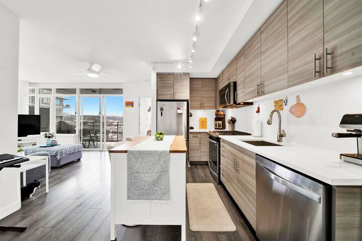 Property Photo:  200 NW Nelson's Crescent Crescent 307  BC V3L 0H4 