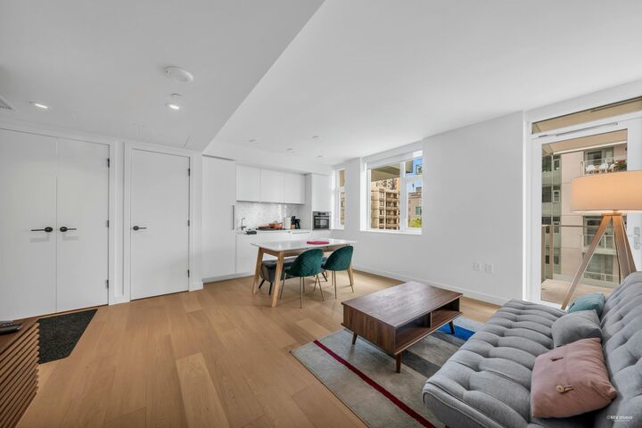 Property Photo: 1180 Broughton Street 906 BC V6G 2B1