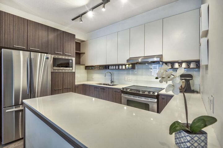 Property Photo:  545 Foster Avenue 309  BC V3J 0B3 