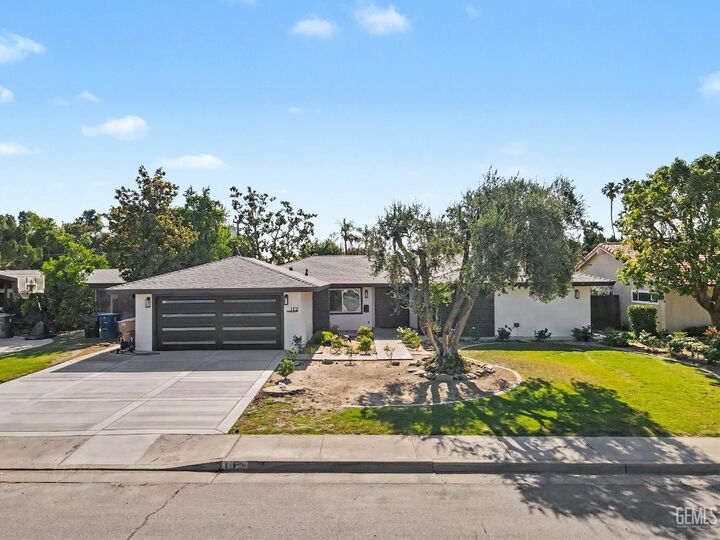 Property Photo: 112 Angell Street CA 93309