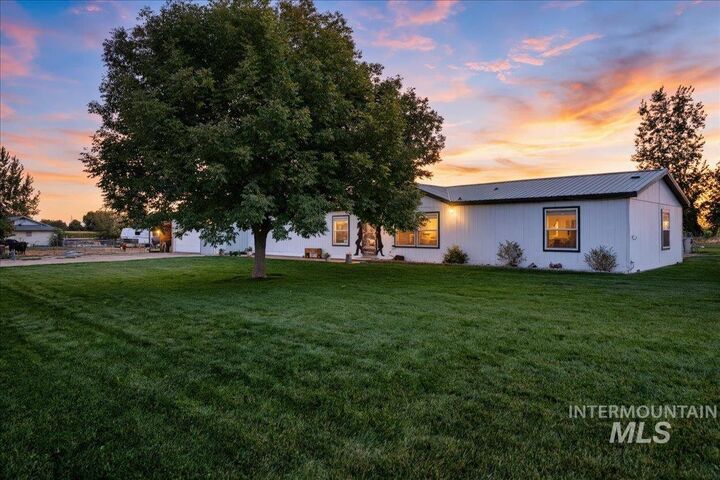 Property Photo:  32400 Nichol Lane  ID 83660 