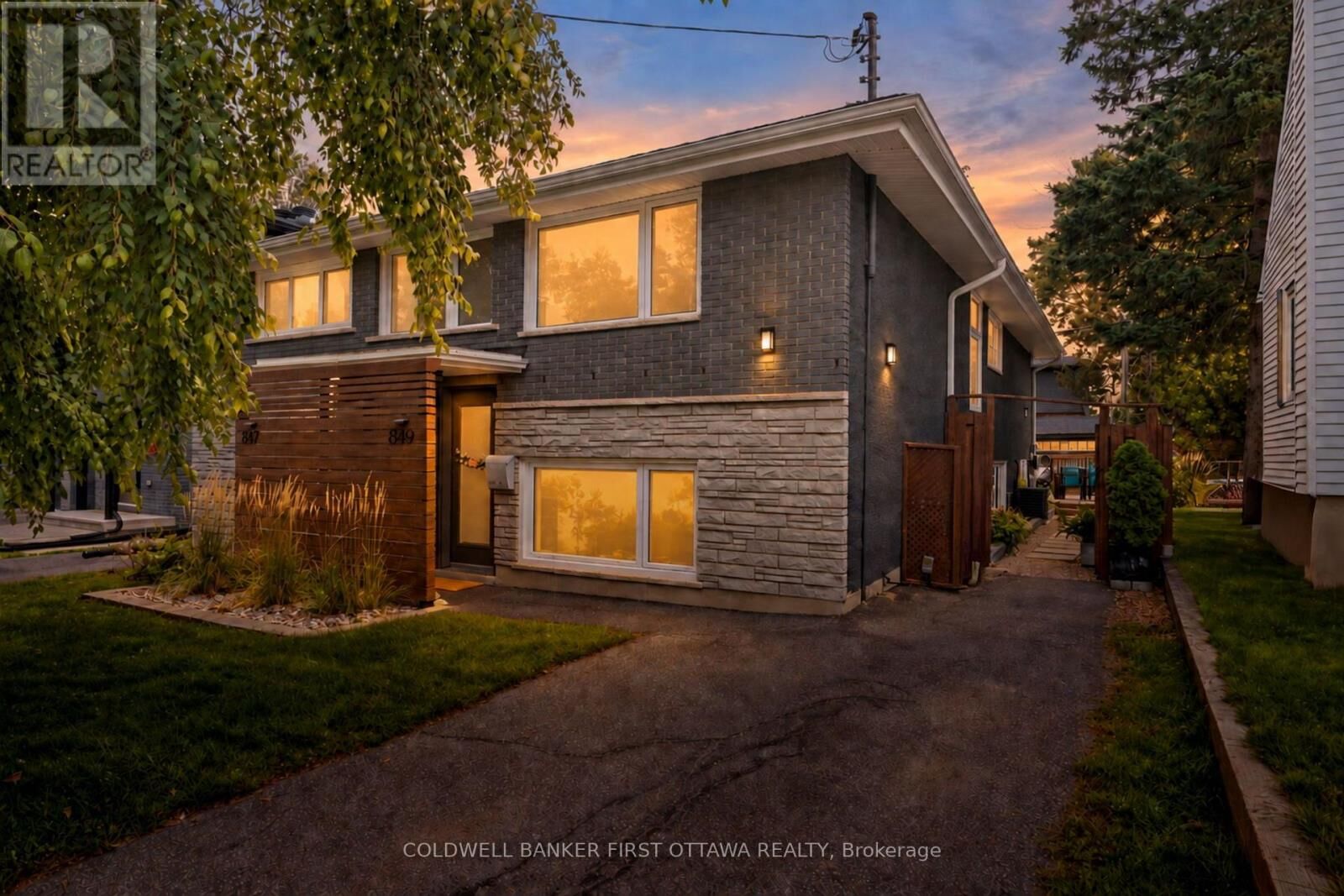 Property Photo:  849 Maplewood Avenue  ON K2B 5V4 