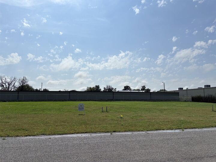 Property Photo:  193 William Way  IA 52315 