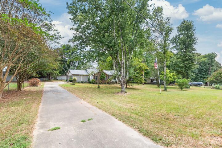 Property Photo:  1011 Robin Lane  SC 29730 