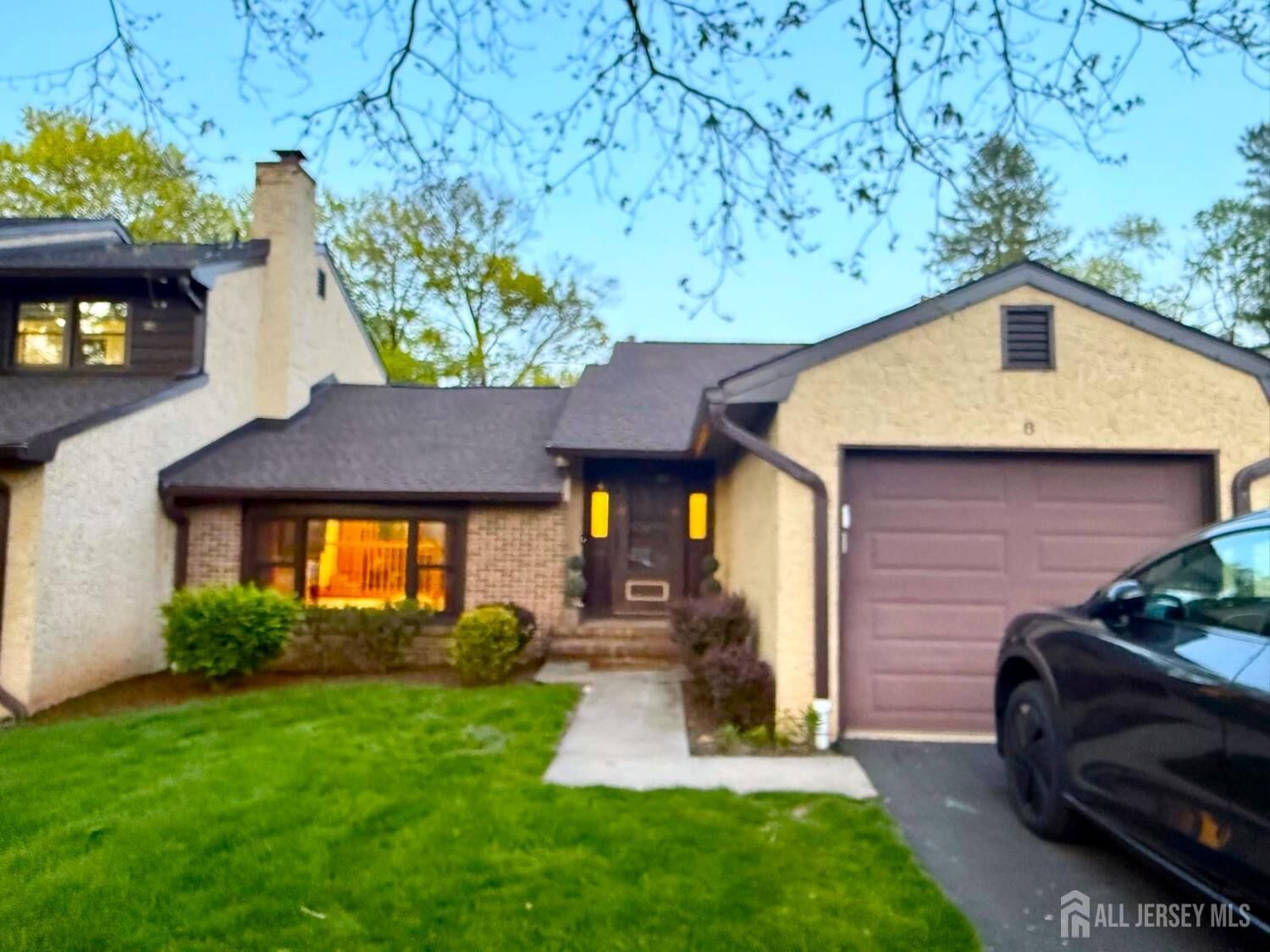 Property Photo:  8 Teaberry Drive  NJ 08820 