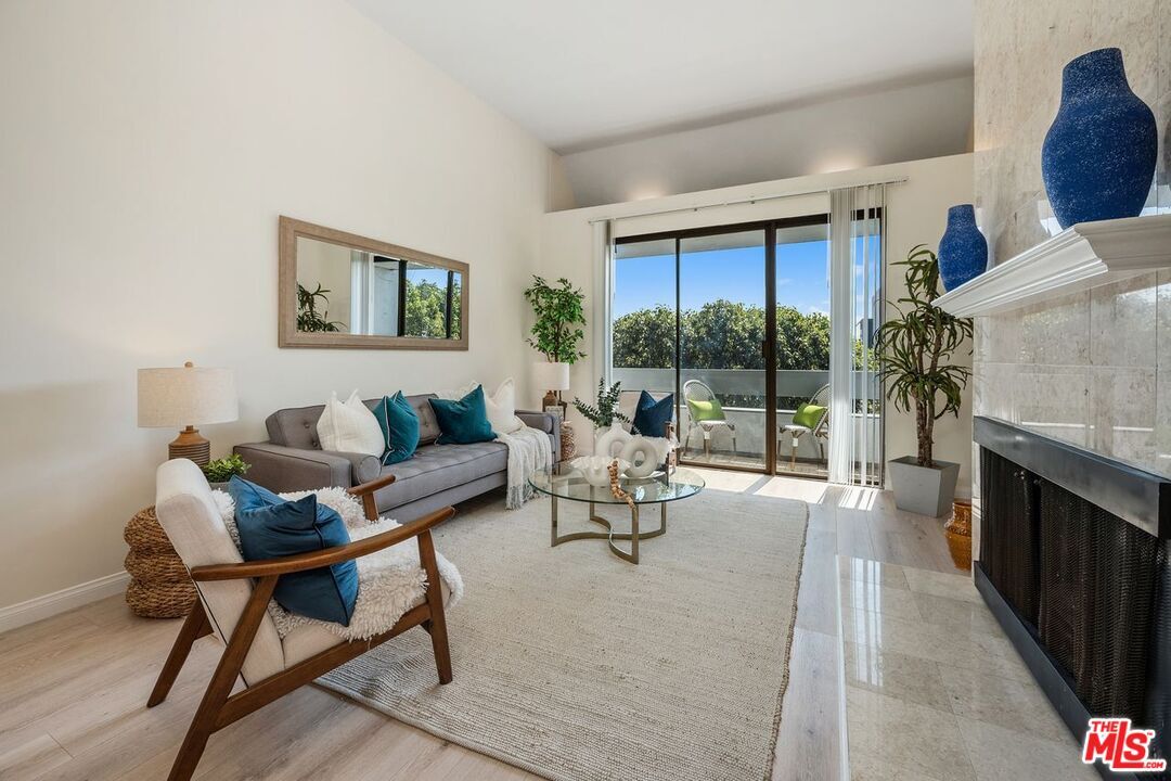 Property Photo:  1252 11th St, Unit Ph 306  CA 90401 