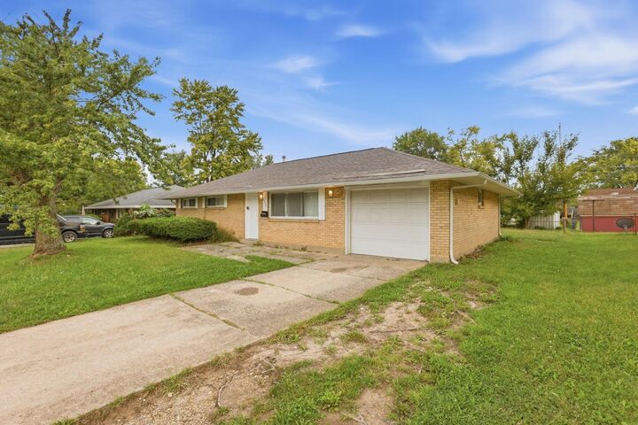 Property Photo: 6404 E Livingston Avenue OH 43068