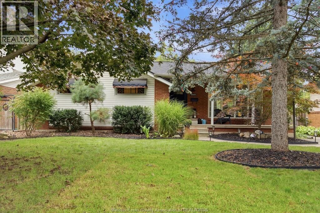 Property Photo:  3343 St Patrick's Avenue  ON N9E 3H2 