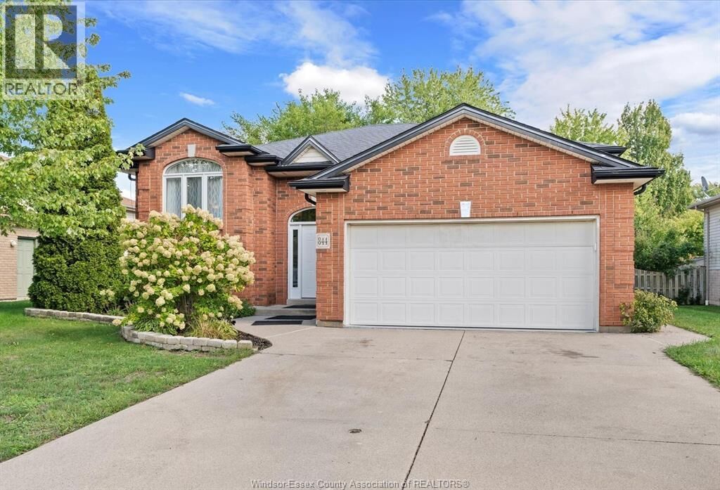 Property Photo: 844 Cottage Grove ON N9Y 3X8