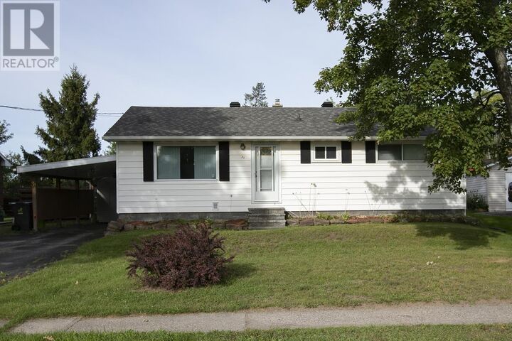 Property Photo:  31 Idaho Dr  ON P6A 4X8 