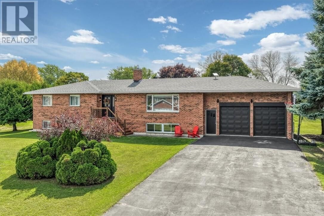 Property Photo:  79 Meredith Street W  ON P0P 1K0 