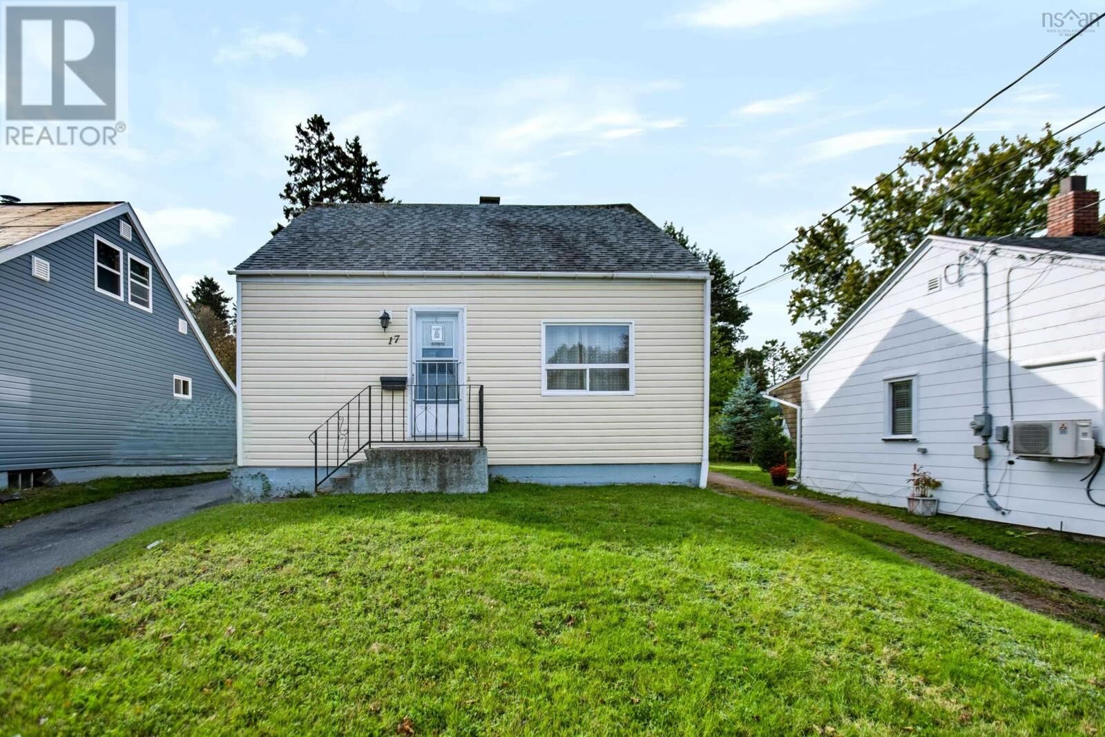 Property Photo:  17 East Pleasant Street  NS B4H 1M6 
