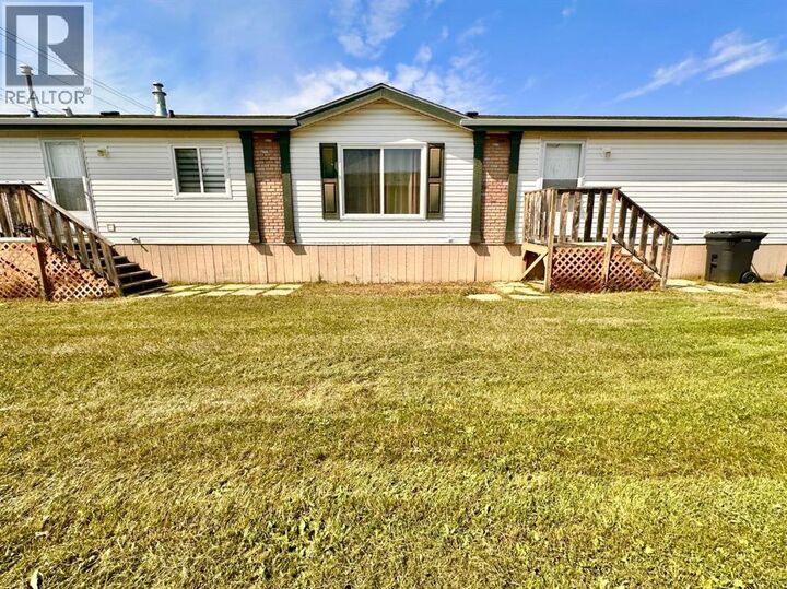 Property Photo:  349 Railway Avenue  AB T0J 0Z0 