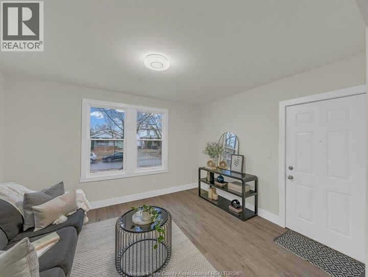 Property Photo:  557 Cameron 3  ON N9B 1Y9 