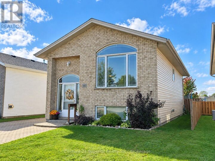 Property Photo:  167 Lynx Crescent  ON P7C 6B3 