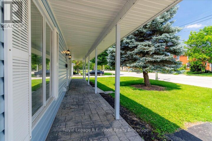 Property Photo:  419 Main Street West  ON N0J 1X0 