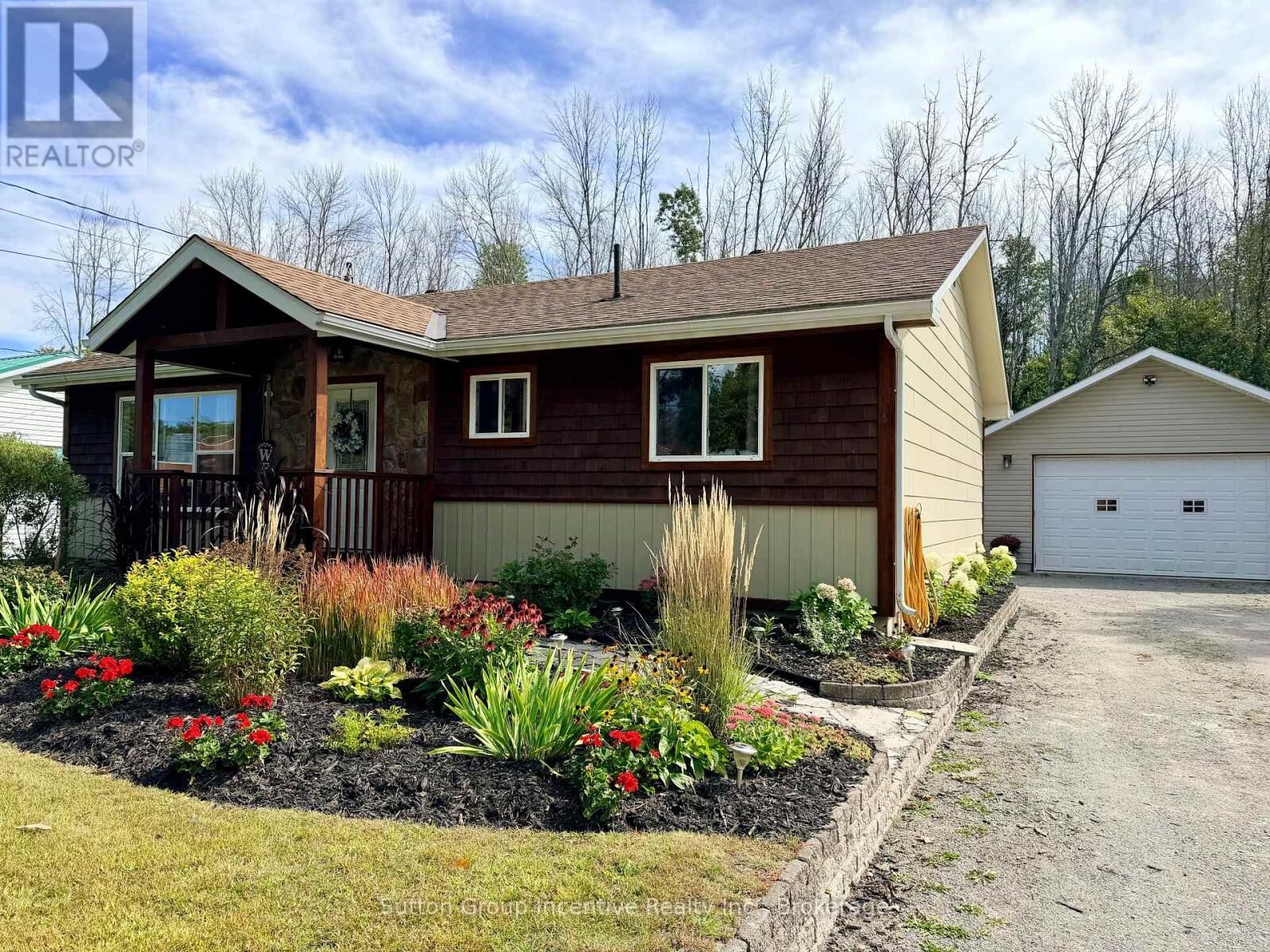 Property Photo: 9 George Street ON L0K 1E0