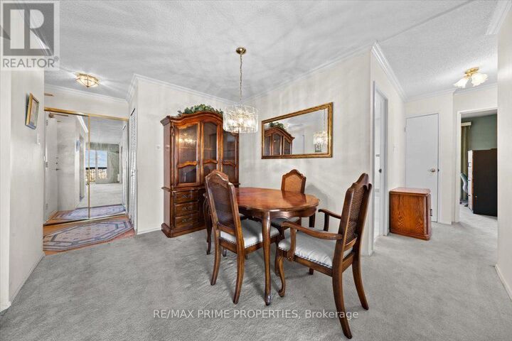 Property Photo: 158B McArthur Avenue 1807 ON K1L 8E7