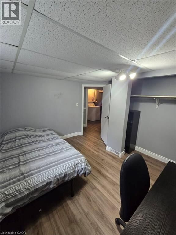 Property Photo:  409 Castlegrove Place Room 5  ON N6G 1L1 