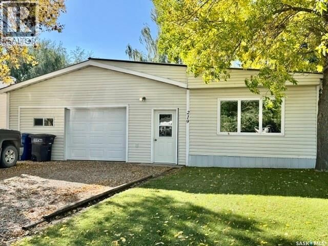 Property Photo: 219 13th Street SK S0K 2A0