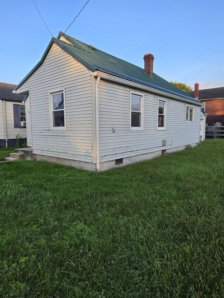 Property Photo:  1629 Lavalette Avenue  WV 26241 