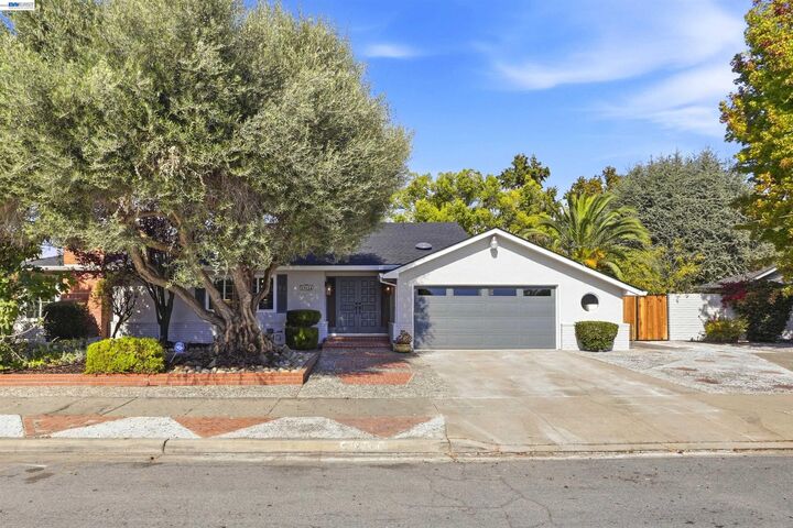 Property Photo:  38454 Glenview Dr  CA 94536 