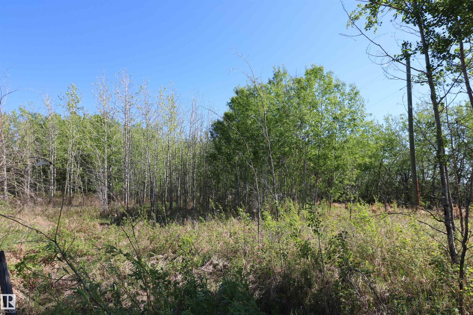 Property Photo:  400 54411 Rge Rd 40  AB T0E 0A0 