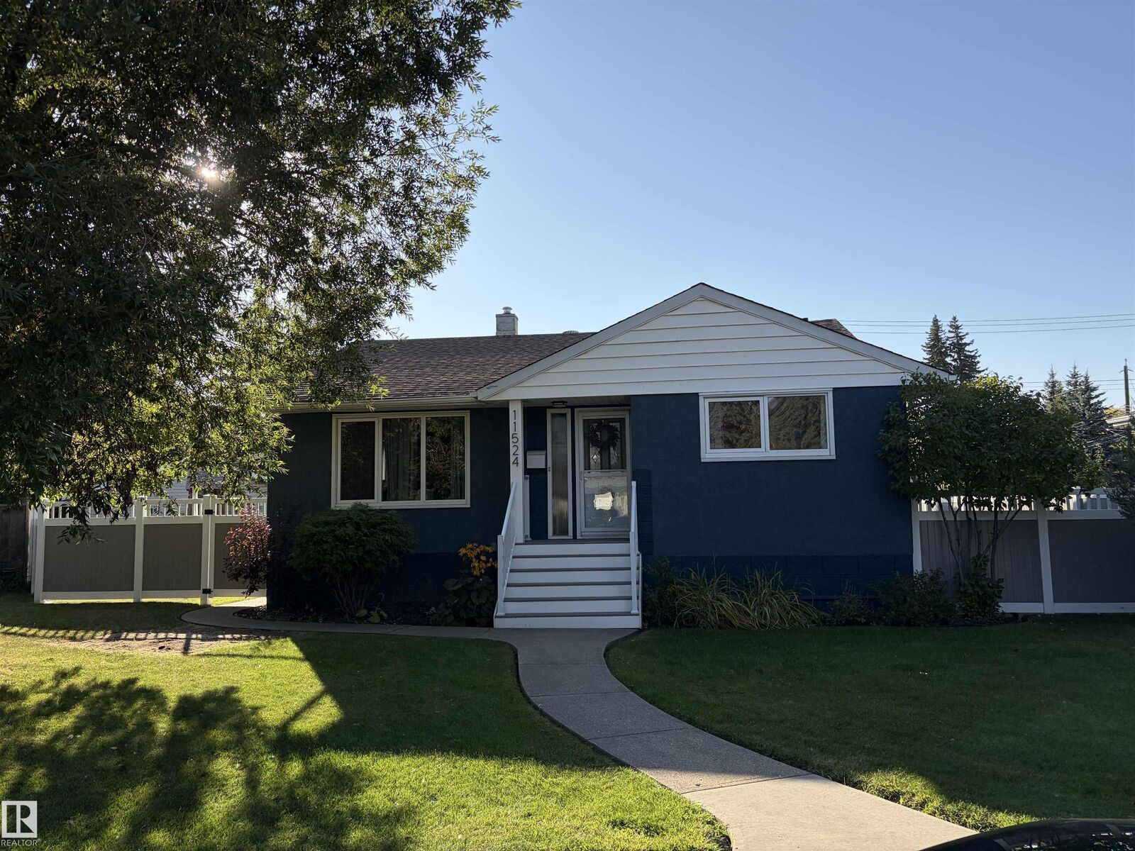 Property Photo:  11524 133 Street NW  AB T5M 1H4 