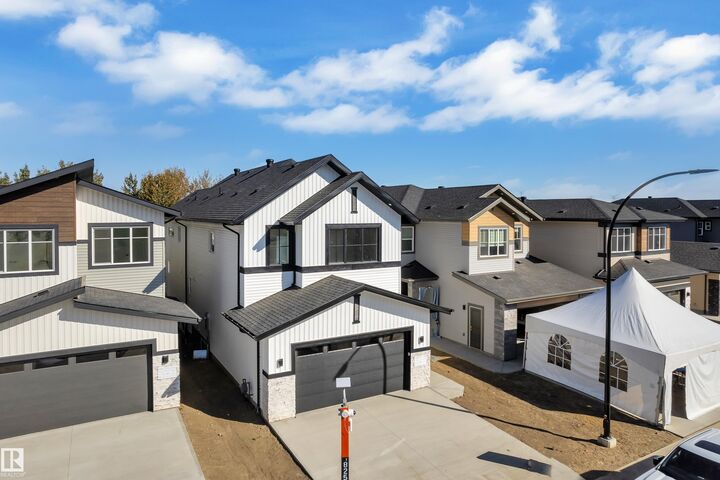 Property Photo:  3132 7 Avenue SW  AB T6X 3M4 
