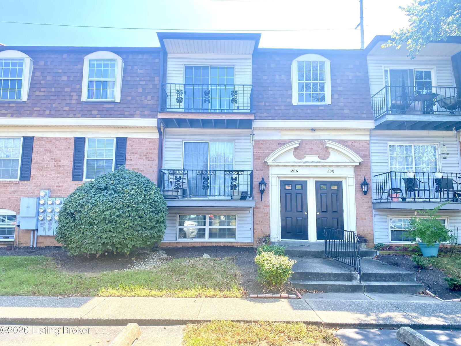 Property Photo:  206 Flanders Ct 8  KY 40218 
