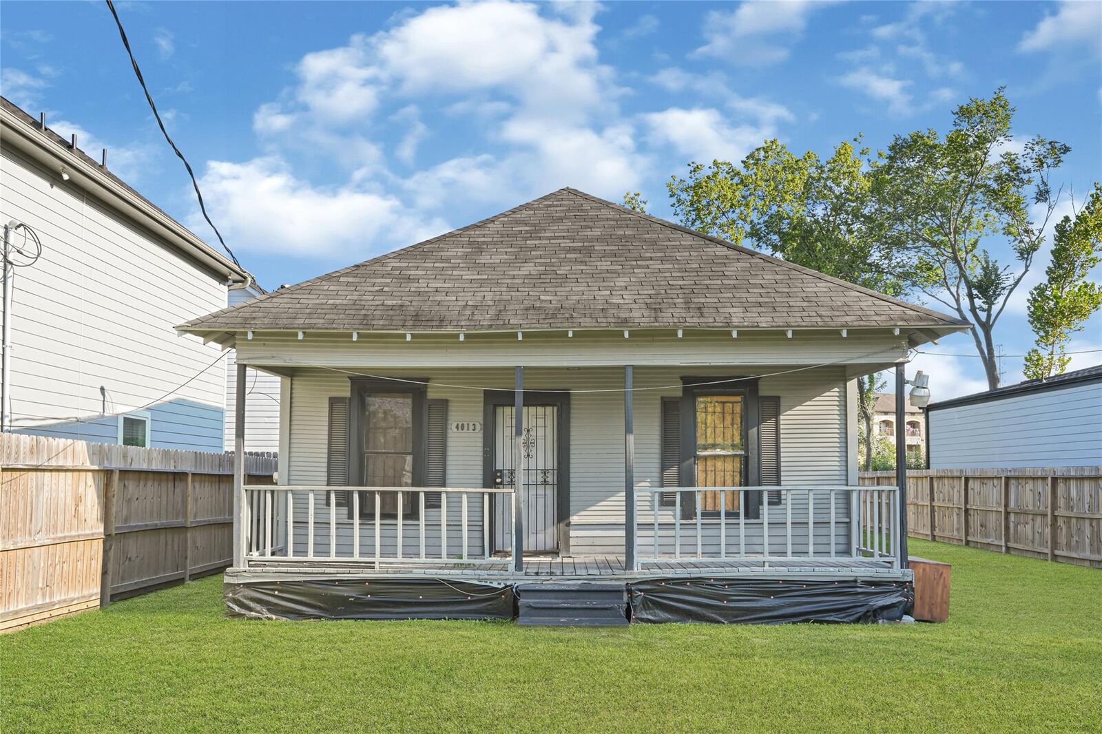 Property Photo: 4013 King Street TX 77026