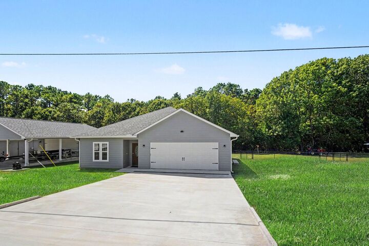 Property Photo: 220 Hideaway Trail TX 77331