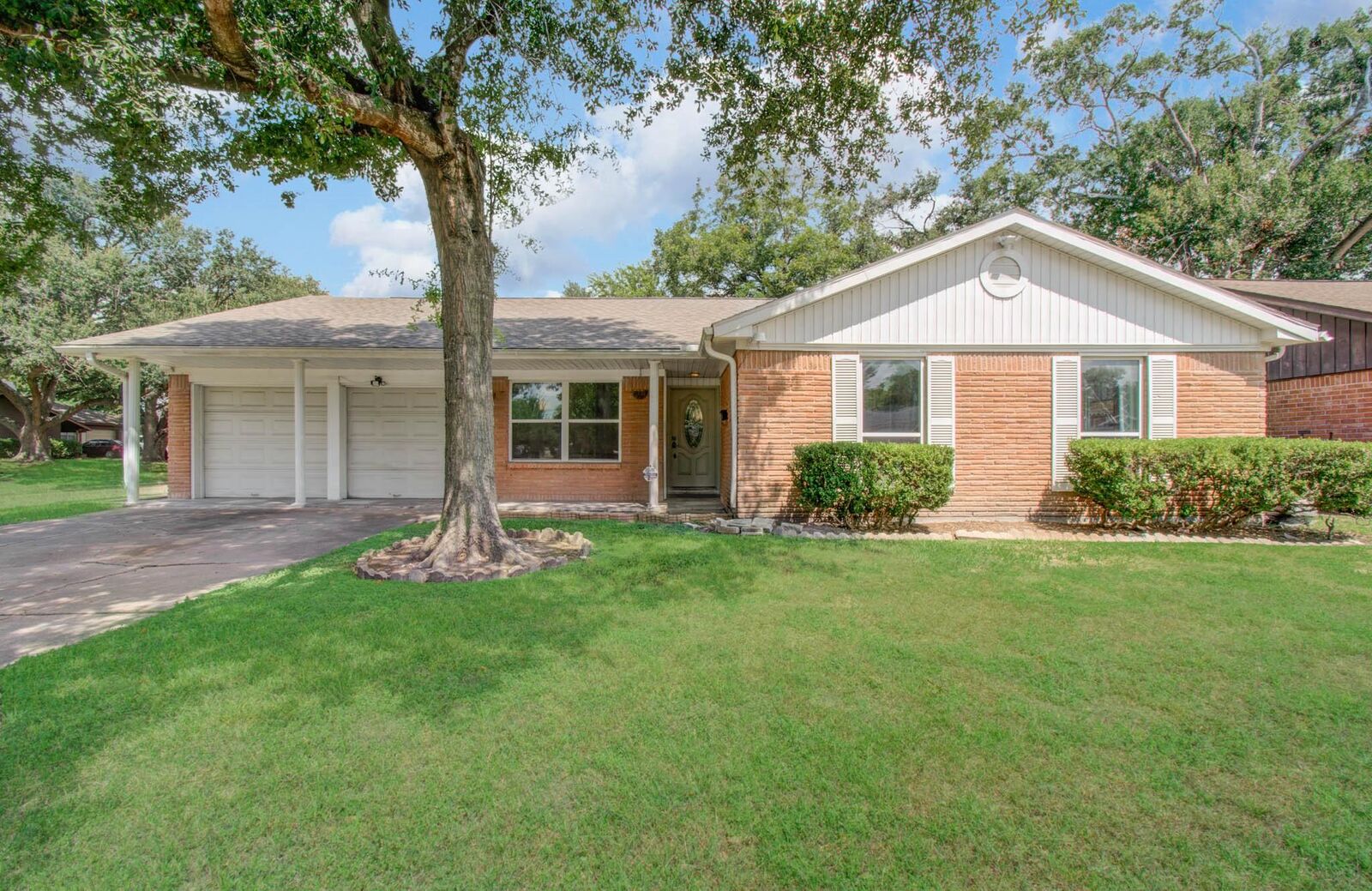 Property Photo: 8530 Rowan Lane TX 77036