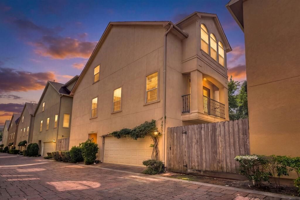 Property Photo:  1602 Colorado Street Unit A  TX 77007 