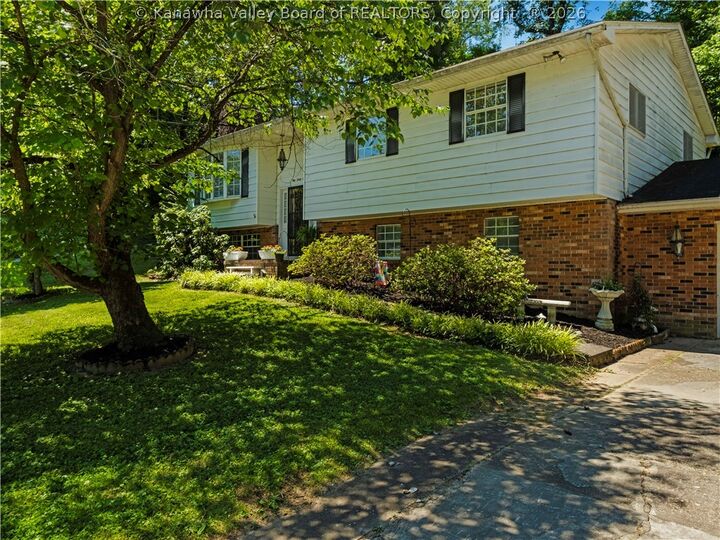 Property Photo:  241 Lakeview Drive  WV 25177 
