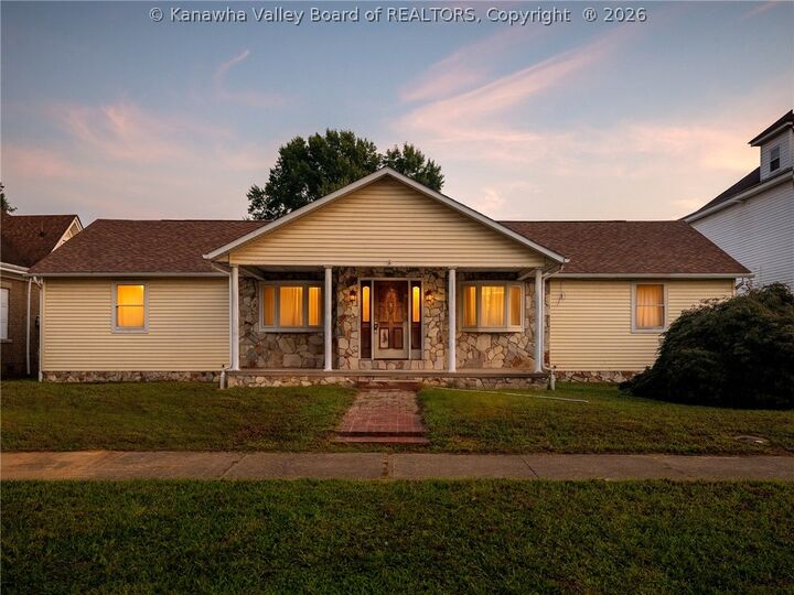 Property Photo:  2712 Collis Avenue  WV 25702 