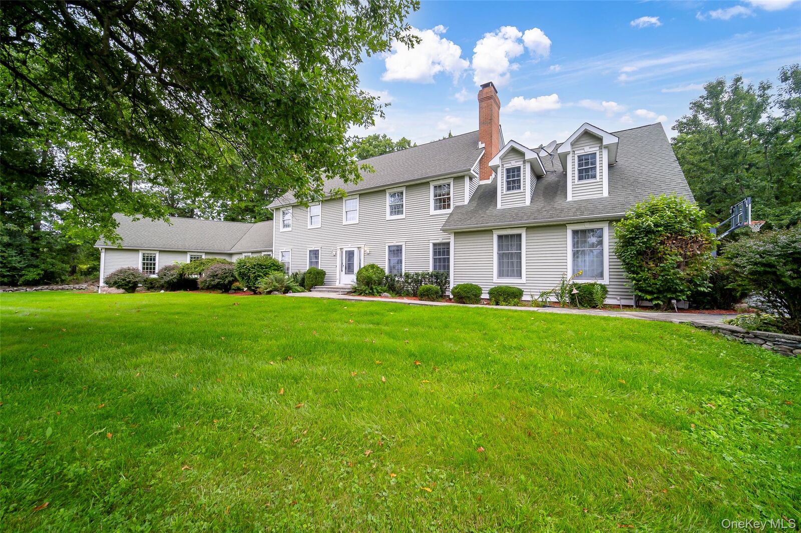 Property Photo:  4 Fox Hollow Drive  NY 10914 