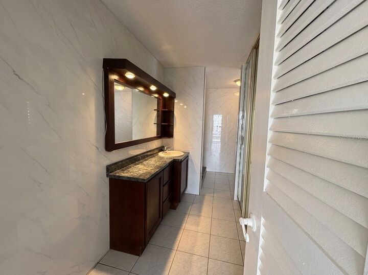 Property Photo:  19 Av. Luis Vigoreaux 23A  PR 00966 
