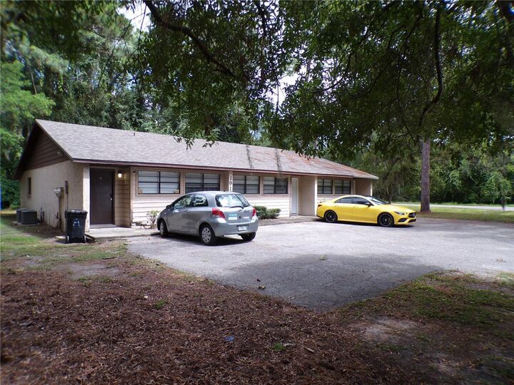 Property Photo: 1915 SW 70th Terrace FL 32607