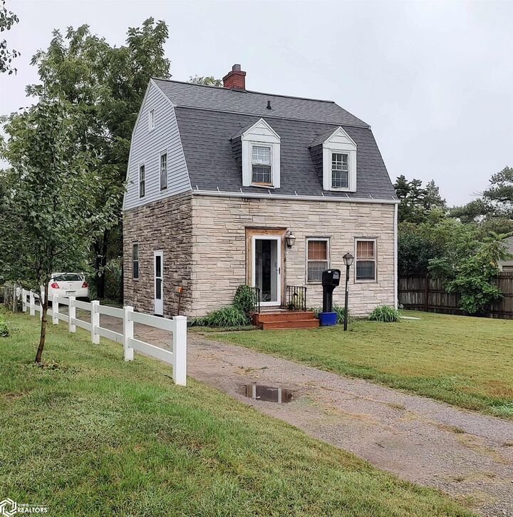 Property Photo:  1505 Kalsem Boulevard  IA 50158 