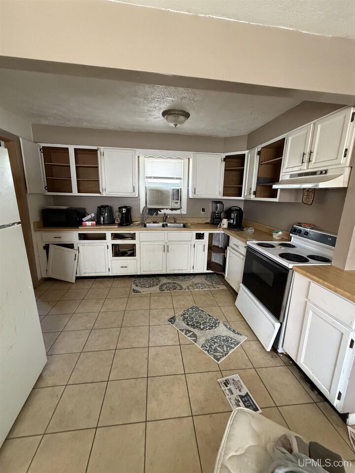 Property Photo:  804 Superior Avenue  MI 49837 