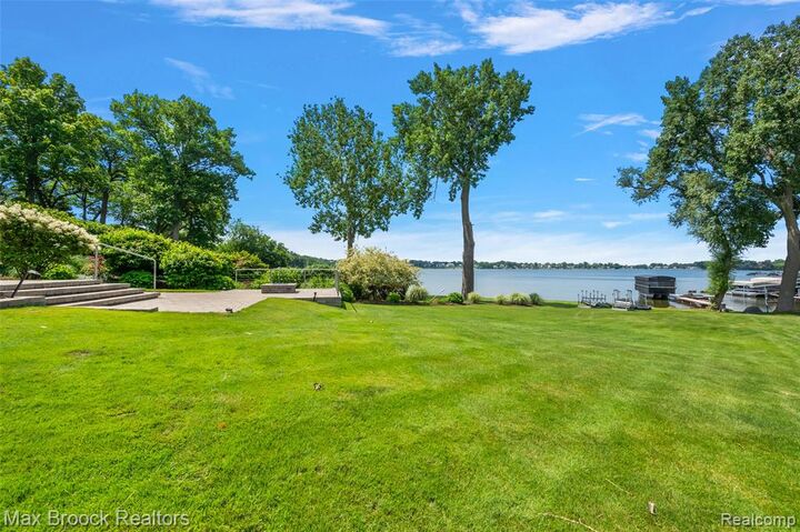 Property Photo:  2980 Middlebelt Road  MI 48323 1931 