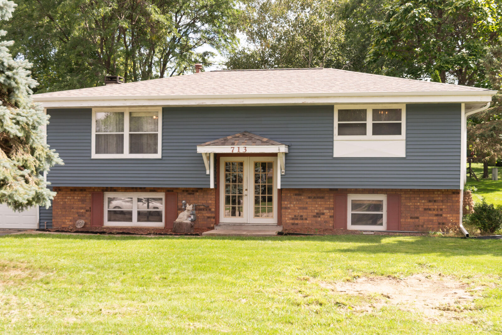 Property Photo:  713 Oxford Dr  WI 53029 