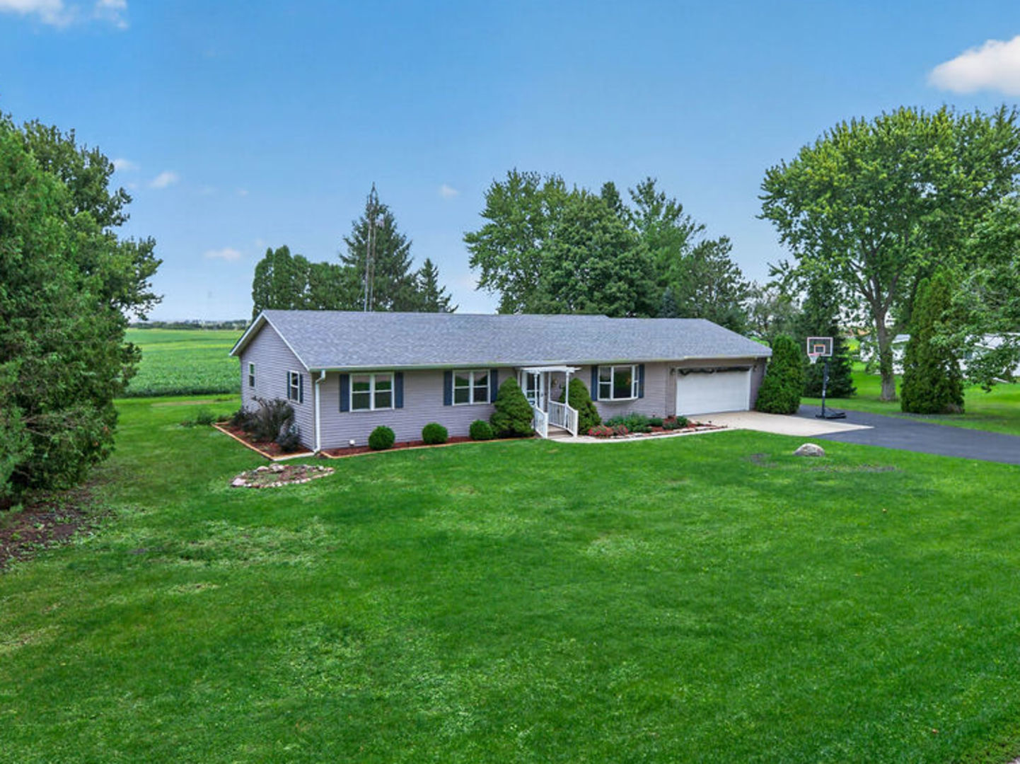 Property Photo:  331 Erickson Gate  IL 60530 