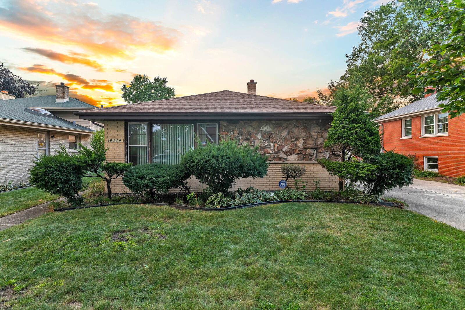 Property Photo: 10220 S Kostner Avenue IL 60453