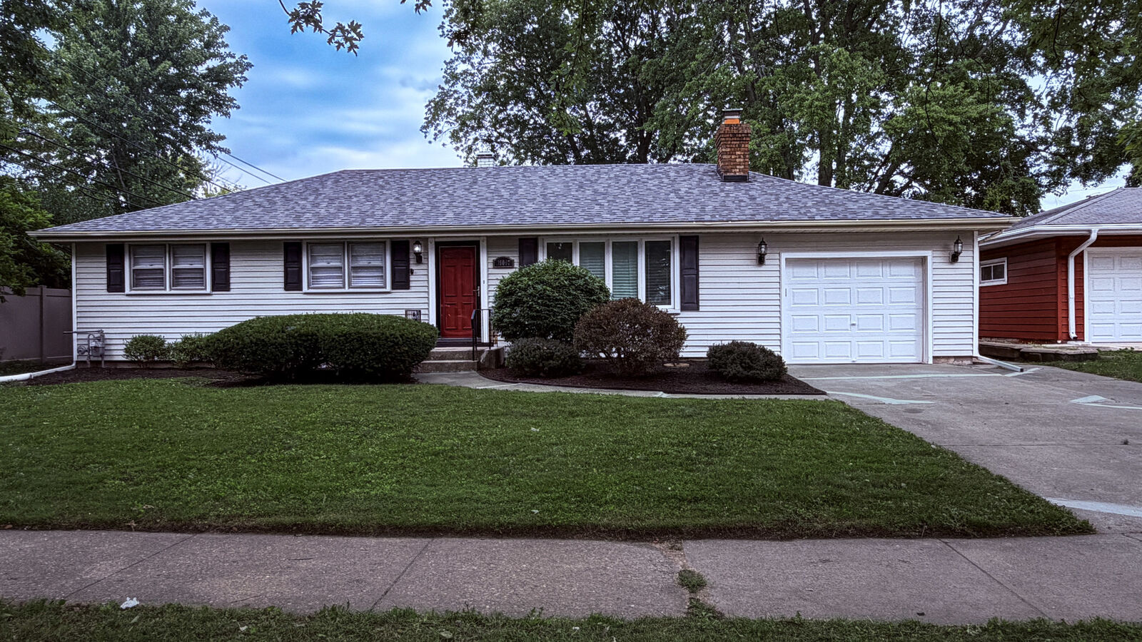 Property Photo: 16067 School Street IL 60473