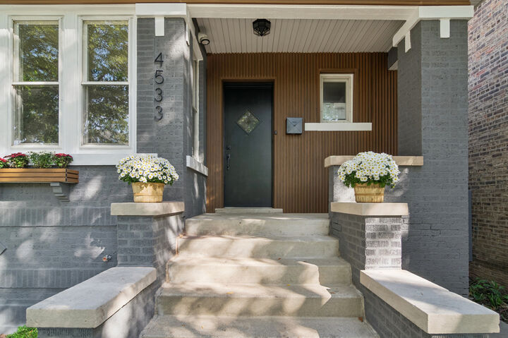 Property Photo: 4533 N Karlov Avenue IL 60630