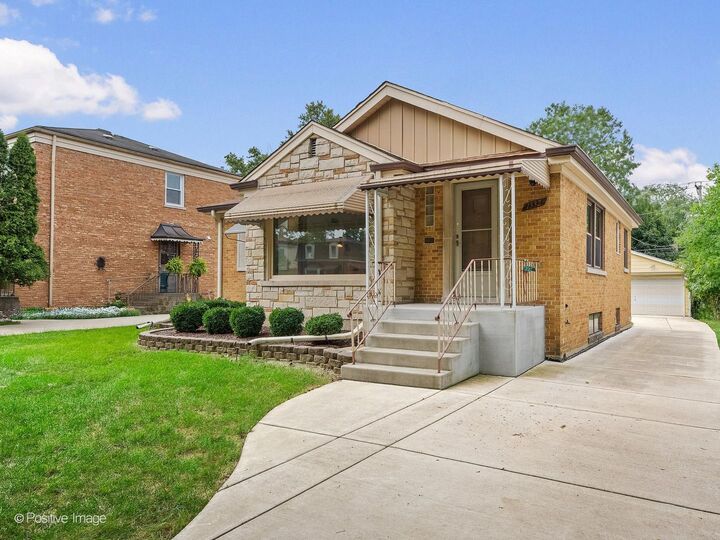 Property Photo: 1532 Cleveland Avenue IL 60526